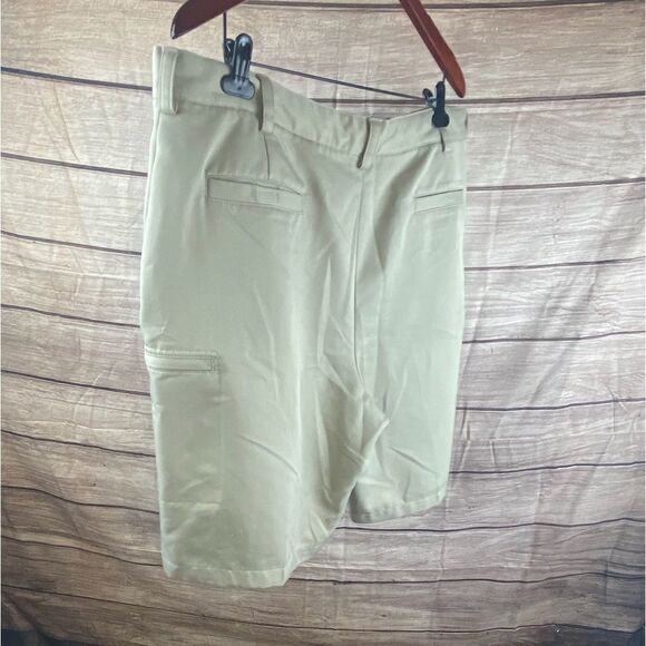 Mens size 40 golf shorts by Izod - Picture 2 of 7